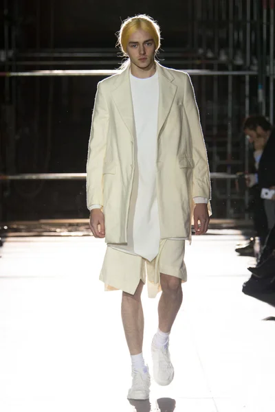 Look 28